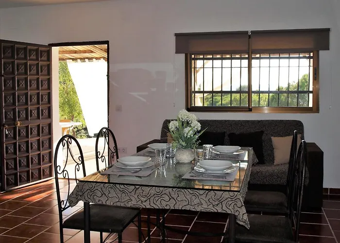 Trigueros Nyaraló *